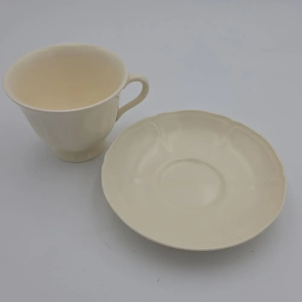 Wedgwood Queen's Shape Cream Ivory Cup & Saucer Made in England Etruria Barlasto